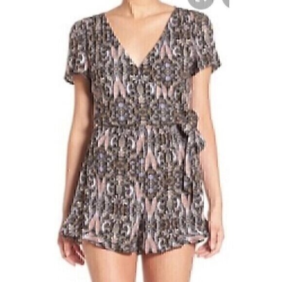 LUSH Black Multi Paisley Floral Short Sleeve Boho Surplice / Faux Wrap Romper L - Picture 1 of 13